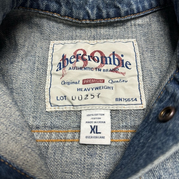 abercrombie boys' distressed Heavyweight Denim Jacket Size: XL - Picture 3 of 13
